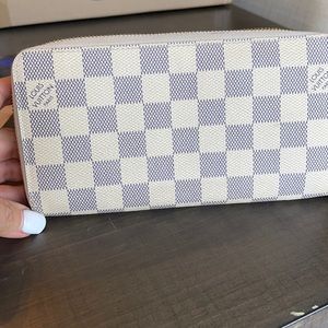 Damier Azur zippy wallet
